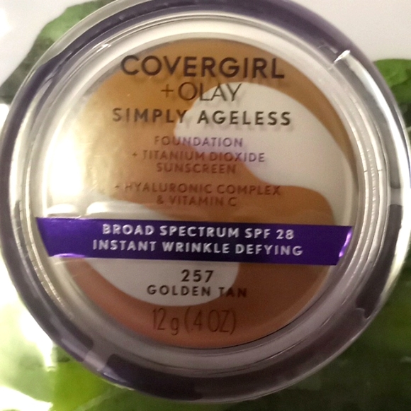 Covergirl + Olay Simply Ageless Golden Tan 257 Foundation - Picture 5 of 8